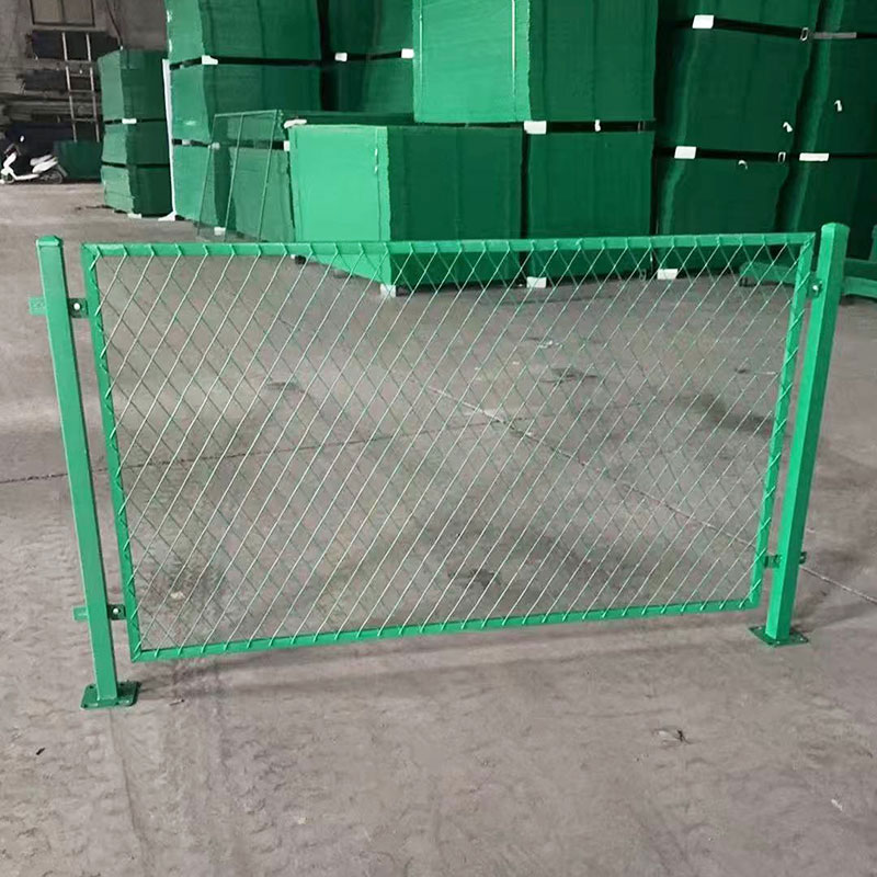 鋼板網(wǎng)菱形孔護(hù)欄