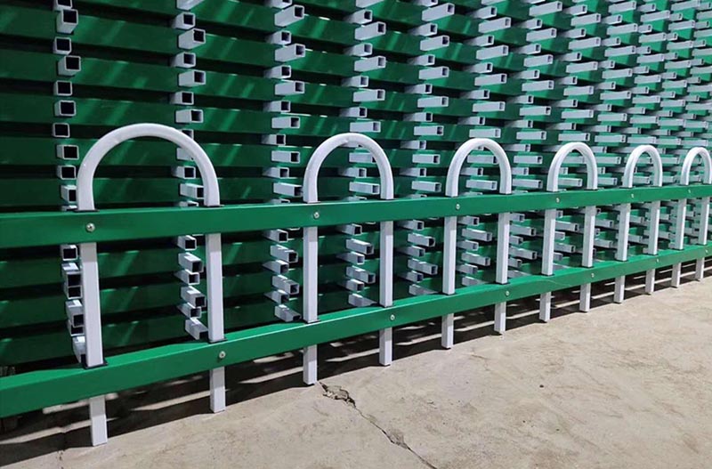 U型草坪護欄生產廠家