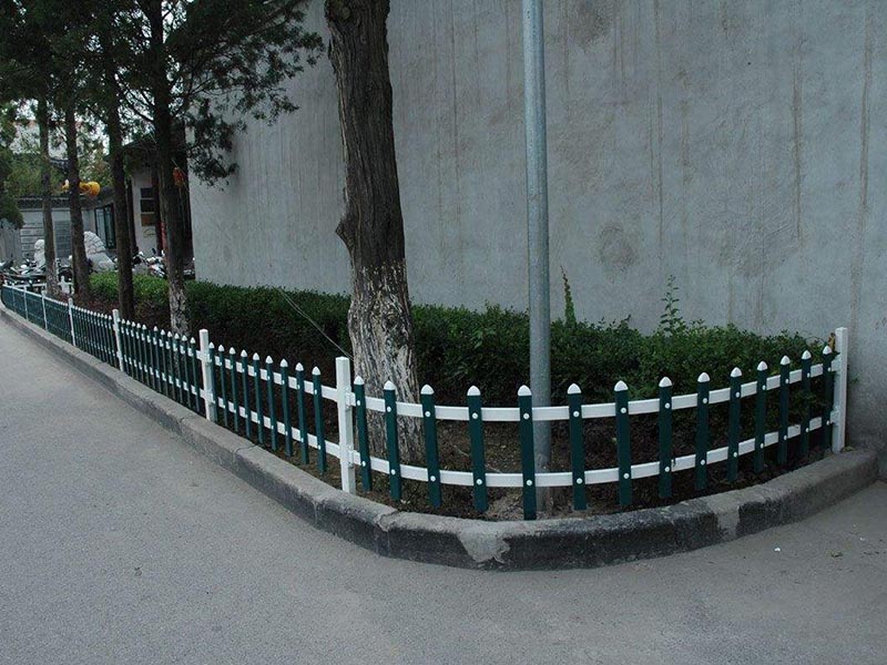 pvc草坪護(hù)欄生產(chǎn)廠家