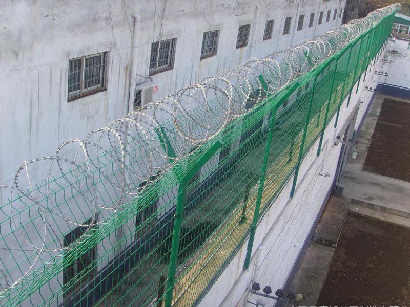 監(jiān)獄隔離網(wǎng)圖片