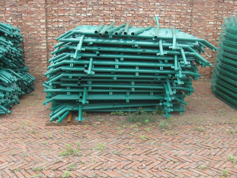 雙邊絲護欄網立柱