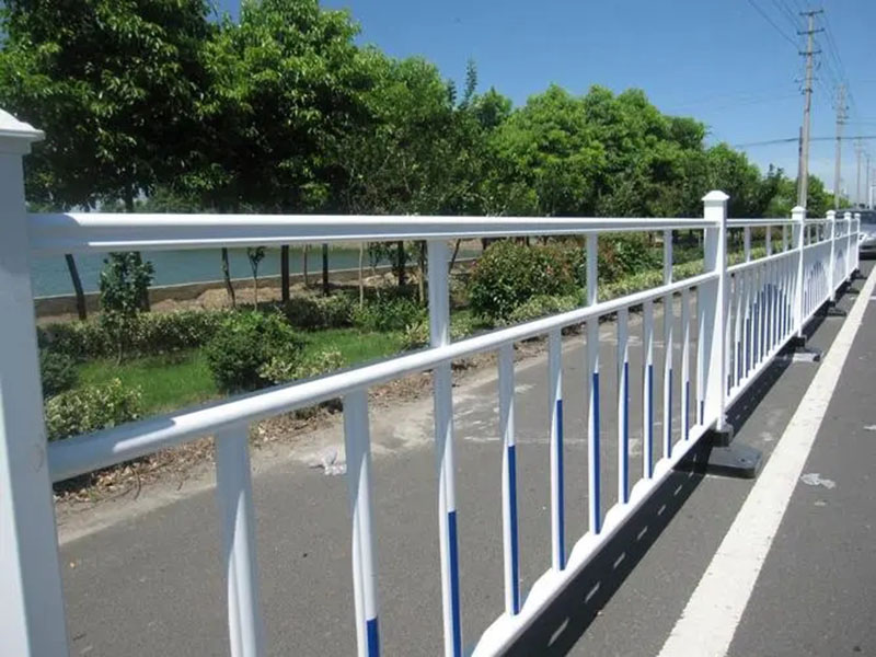 市政道路護(hù)欄介紹