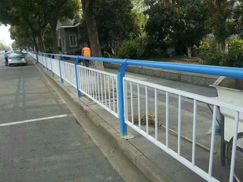 新型便道護(hù)欄介紹